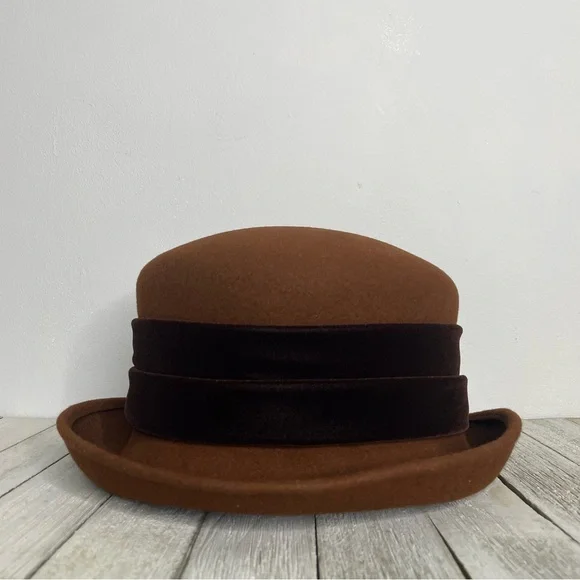 SOPRATTUTTO CAPPELLI Vintage Wool Felt Cloche Hat